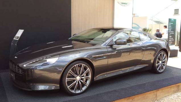 A Aston Martin rouba a cena com o Virage | <a href="https://quatrorodas.abril.com.br/noticias/fabricantes/auto-premium-show-abre-portas-sp-760626.shtml" rel="migration">Leia mais</a>
