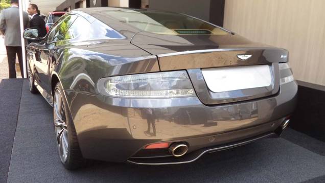 Além dele, a marca mostra, pela primeira vez, o Vantage no Brasil | <a href="https://quatrorodas.abril.com.br/noticias/fabricantes/auto-premium-show-abre-portas-sp-760626.shtml" rel="migration">Leia mais</a> Além dele, a marca mostra, pela primeira vez, o Vantage no Brasil | <a href="https://quatrorodas.abril.com.br/noticias/fabricantes/auto-premium-show-abre-portas-sp-760626.shtml" rel="migration">Leia mais</a>