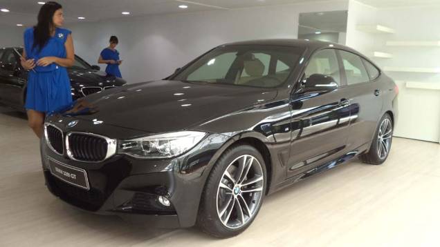 ... e o crossover Série 3 Gran Turismo | <a href="https://quatrorodas.abril.com.br/noticias/fabricantes/auto-premium-show-abre-portas-sp-760626.shtml" rel="migration">Leia mais</a> ... e o crossover Série 3 Gran Turismo | <a href="https://quatrorodas.abril.com.br/noticias/fabricantes/auto-premium-show-abre-portas-sp-760626.shtml" rel="migration">Leia mais</a>
