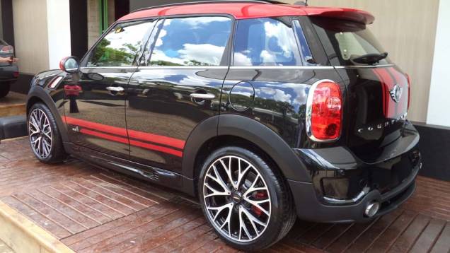 E a MINI mostra o Countryman preparado pela John Cooper Works | <a href="https://quatrorodas.abril.com.br/noticias/fabricantes/auto-premium-show-abre-portas-sp-760626.shtml" rel="migration">Leia mais</a>