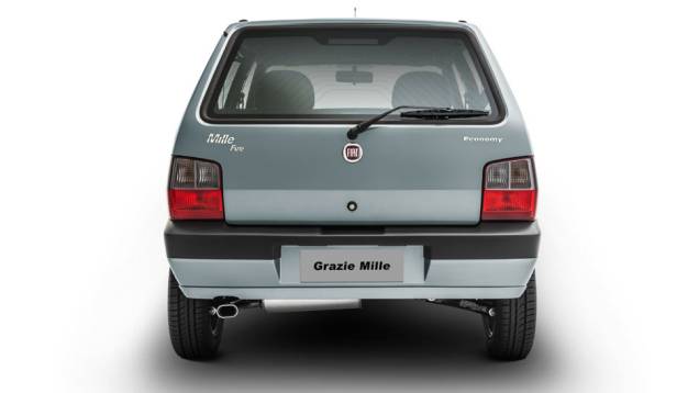 O Mille é a última versão produzida do Uno, que foi lançado em 1983 | <a href="https://quatrorodas.abril.com.br/noticias/fabricantes/fiat-lanca-serie-grazie-mille-763882.shtml" rel="migration">Leia mais</a> O Mille é a última versão produzida do Uno, que foi lançado em 1983 | <a href="https://quatrorodas.abril.com.br/noticias/fabricantes/fiat-lanca-serie-grazie-mille-763882.shtml" rel="migration">Leia mais</a>