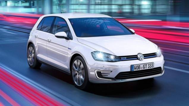 A versão híbrida plug-in do Golf será uma das atrações da VW no Salão de Genebra | <a href="https://quatrorodas.abril.com.br/noticias/saloes/genebra-2014/vw-golf-ganha-versao-hibrida-plug-in-774055.shtml" rel="migration">Leia mais</a>