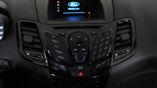 Sistema multimídia SYNC é item de série a partir da versão intermediária SE <a href="https://quatrorodas.abril.com.br/carros/lancamentos/ford-new-fiesta-2014-739245.shtml" rel="migration">Leia mais</a>