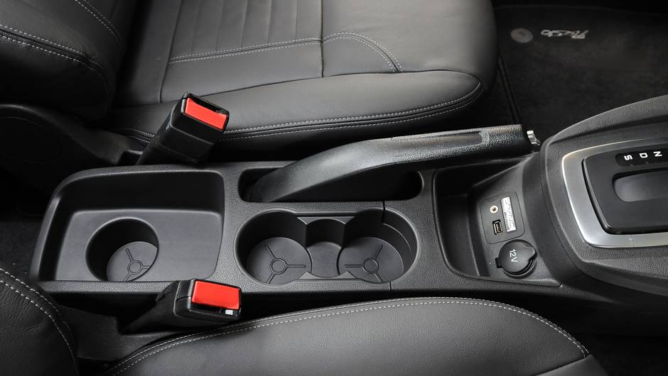 Acabamento interno &eacute; de boa qualidade <a href="https://quatrorodas.abril.com.br/carros/lancamentos/ford-new-fiesta-2014-739245.shtml" rel="migration">Leia mais</a>