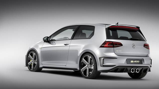 Modelo tem para-lamas alargados e novos para-choques. | <a href="https://quatrorodas.abril.com.br/noticias/saloes/pequim-2014/vw-mostra-golf-r-400-pequim-780061.shtml" rel="migration">Leia mais</a> Modelo tem para-lamas alargados e novos para-choques. | <a href="https://quatrorodas.abril.com.br/noticias/saloes/pequim-2014/vw-mostra-golf-r-400-pequim-780061.shtml" rel="migration">Leia mais</a>