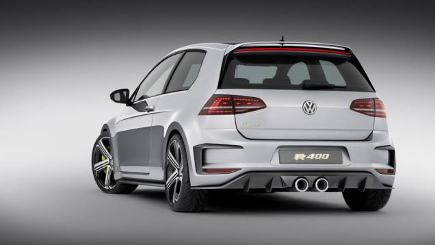 Teto feito de fibra de carbono. | <a href="https://quatrorodas.abril.com.br/noticias/saloes/pequim-2014/vw-mostra-golf-r-400-pequim-780061.shtml" rel="migration">Leia mais</a>