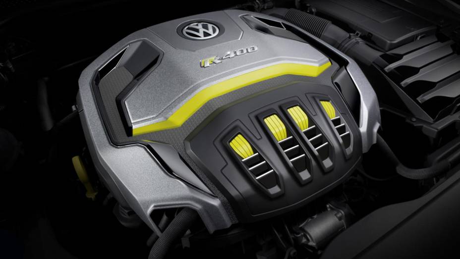 Empurrado pelo motor 2.0 turbo. | <a href="https://quatrorodas.abril.com.br/noticias/saloes/pequim-2014/vw-mostra-golf-r-400-pequim-780061.shtml" rel="migration">Leia mais</a>