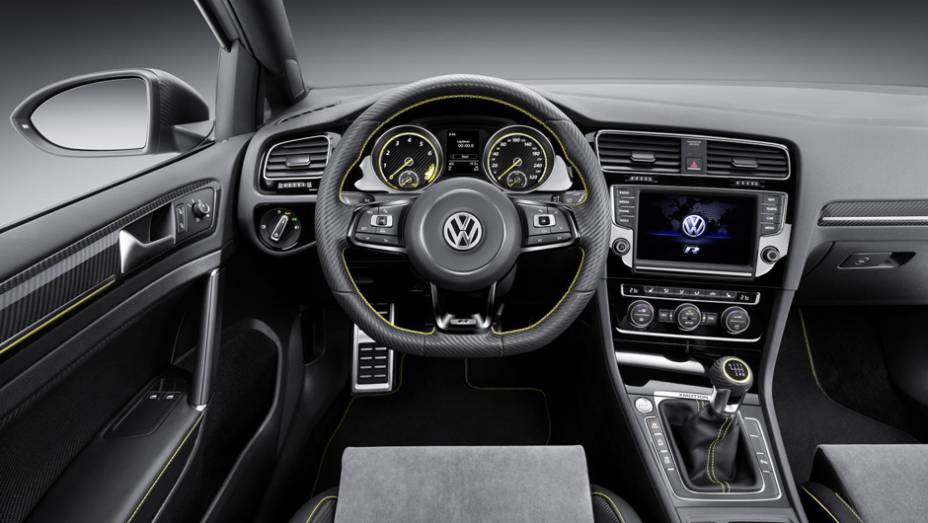 O Golf R 400 leva apenas 3,9 segundos para ir de 0 a 100 km/h. | <a href="https://quatrorodas.abril.com.br/noticias/saloes/pequim-2014/vw-mostra-golf-r-400-pequim-780061.shtml" rel="migration">Leia mais</a>