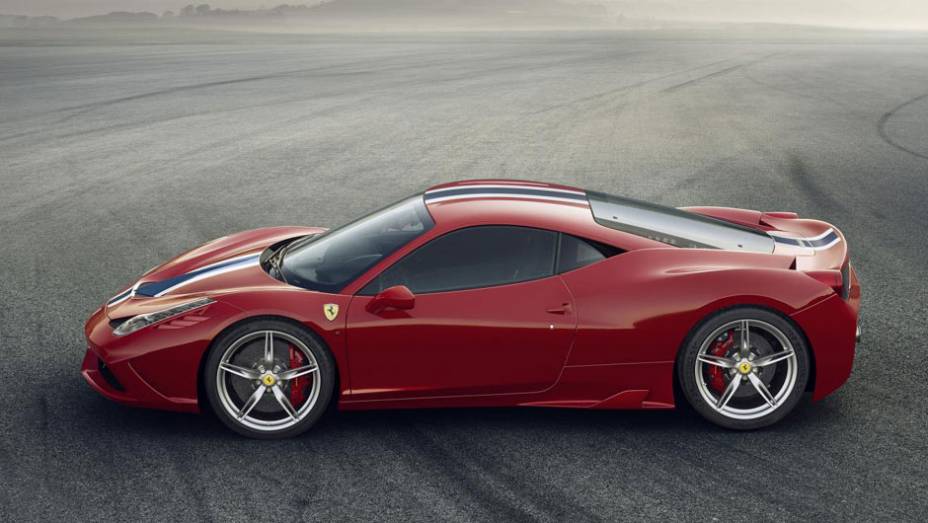 Os adesivos decorativos dão um toque de exclusividade | <a href="https://quatrorodas.abril.com.br/saloes/frankfurt/2013/ferrari-458-italia-speciale-753641.shtml" rel="migration">Leia mais</a>