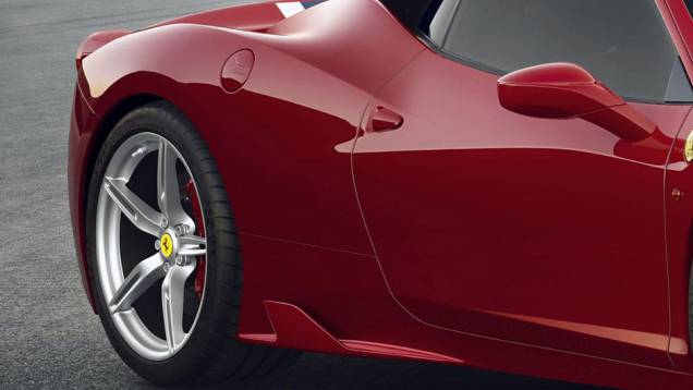 Saias laterais direcionam o vento para a parte traseira da Ferrari | <a href="https://quatrorodas.abril.com.br/saloes/frankfurt/2013/ferrari-458-italia-speciale-753641.shtml" rel="migration">Leia mais</a>