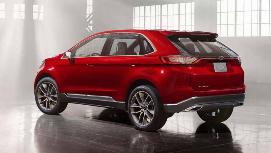 Se a frente lembra um rival asiático, pelo menos a traseira tem personalidade | <a href="https://quatrorodas.abril.com.br/noticias/saloes/los-angeles-2013/ford-apresenta-edge-concept-760730.shtml" rel="migration">Leia mais</a>