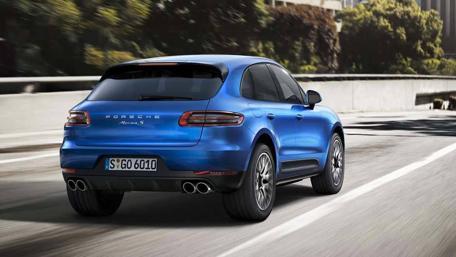 Atr&aacute;s, as lanternas horizontais invadem a tampa do porta-malas | <a href="https://quatrorodas.abril.com.br/noticias/saloes/los-angeles-2013/porsche-mostra-macan-760709.shtml" rel="migration">Leia mais</a>