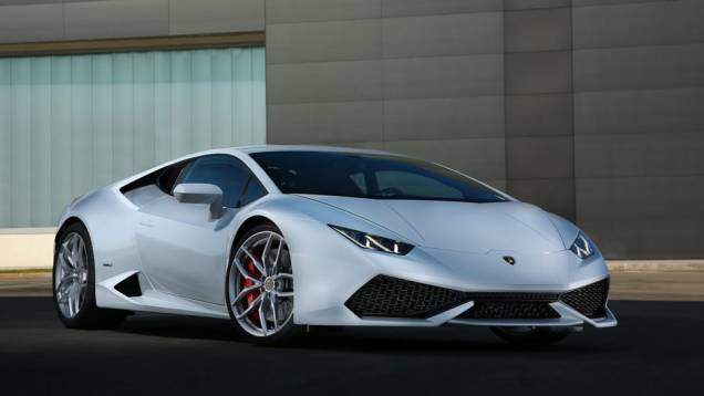 Bastante aguardada, a nova <em>macchina</em> da Lamborghini tem um motor V10 com 610 cv | <a href="https://quatrorodas.abril.com.br/noticias/saloes/genebra-2014/lamborghini-revela-huracan-775441.shtml" rel="migration">Leia mais</a>