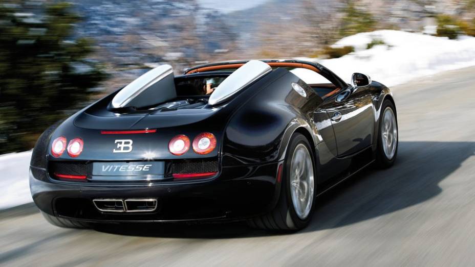 Motor de 16 cilindros é auxiliado por quatro turbos | <a href="https://quatrorodas.abril.com.br/saloes/genebra/2012/bugatti-veyron-grand-sport-vitesse-678489.shtml" rel="migration">Leia mais</a>