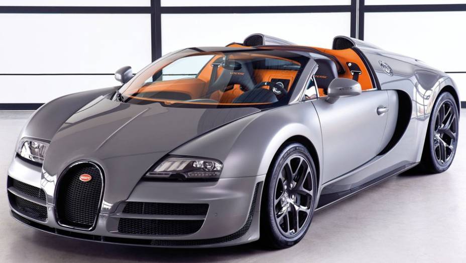 Superesportivo conta com a usina de força proporcionada pelo motor de 16 cilindros | <a href="https://quatrorodas.abril.com.br/saloes/genebra/2012/bugatti-veyron-grand-sport-vitesse-678489.shtml" rel="migration">Leia mais</a>