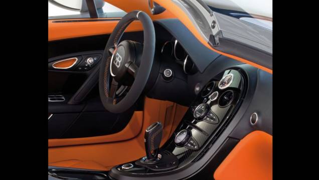 Série limitada é destaque da marca na Suíça | <a href="https://quatrorodas.abril.com.br/saloes/genebra/2012/bugatti-veyron-grand-sport-vitesse-678489.shtml" rel="migration">Leia mais</a> Série limitada é destaque da marca na Suíça | <a href="https://quatrorodas.abril.com.br/saloes/genebra/2012/bugatti-veyron-grand-sport-vitesse-678489.shtml" rel="migration">Leia mais</a>
