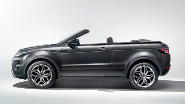 Conceito tem espaço para quatro pessoas e uma capota elétrica com sistema de proteção contra capotamento | <a href="https://quatrorodas.abril.com.br/saloes/genebra/2012/land-rover-range-rover-evoque-cabrio-678525.shtml" rel="migration">Leia mais</a>