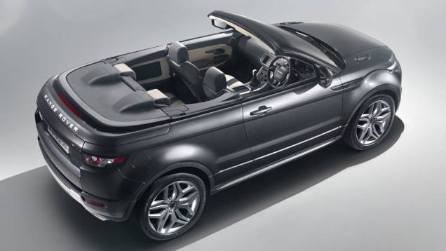 Exemplar chama atenção pelas rodas exclusivas de 21 polegadas | <a href="https://quatrorodas.abril.com.br/saloes/genebra/2012/land-rover-range-rover-evoque-cabrio-678525.shtml" rel="migration">Leia mais</a> Exemplar chama atenção pelas rodas exclusivas de 21 polegadas | <a href="https://quatrorodas.abril.com.br/saloes/genebra/2012/land-rover-range-rover-evoque-cabrio-678525.shtml" rel="migration">Leia mais</a>