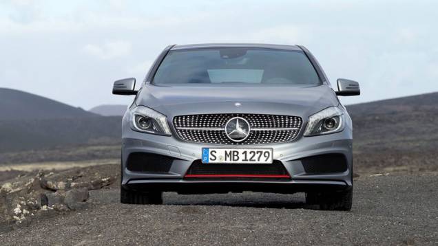 A grade frontal não esconde a inspiração no superesportivo SLS AMG | <a href="https://quatrorodas.abril.com.br/saloes/genebra/2012/mercedes-benz-classe-678631.shtml" rel="migration">Leia mais</a> A grade frontal não esconde a inspiração no superesportivo SLS AMG | <a href="https://quatrorodas.abril.com.br/saloes/genebra/2012/mercedes-benz-classe-678631.shtml" rel="migration">Leia mais</a>