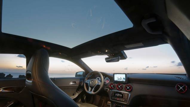 Teto solar panorâmico deixa o interior ainda mais iluminado | <a href="https://quatrorodas.abril.com.br/saloes/genebra/2012/mercedes-benz-classe-678631.shtml" rel="migration">Leia mais</a> Teto solar panorâmico deixa o interior ainda mais iluminado | <a href="https://quatrorodas.abril.com.br/saloes/genebra/2012/mercedes-benz-classe-678631.shtml" rel="migration">Leia mais</a>