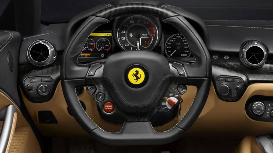 Sistema "Human Machine Interface" permite ajustar a maioria dos controles por comandos no volante | <a href="https://quatrorodas.abril.com.br/saloes/genebra/2012/ferrari-f12berlinetta-678494.shtml" rel="migration">Leia mais</a>