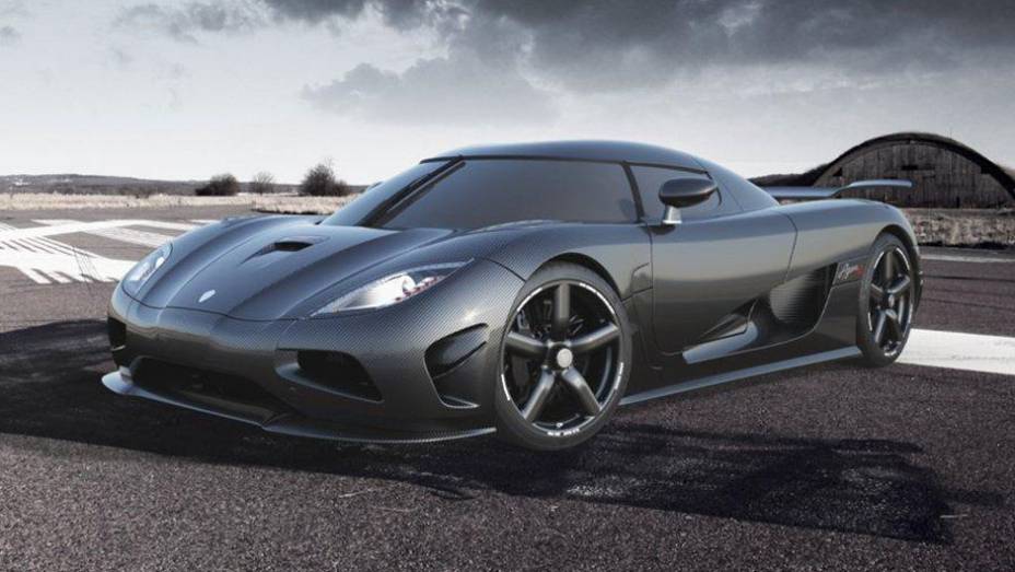 Modelo possui velocidade máxima de 440 km/h | <a href="https://quatrorodas.abril.com.br/saloes/genebra/2012/koenigsegg-agera-r-678731.shtml" rel="migration">Leia mais</a>