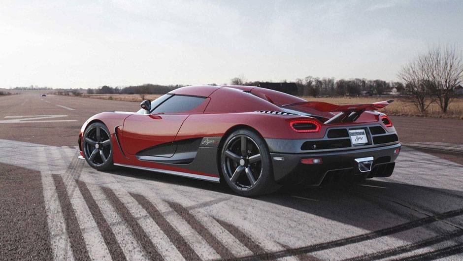 Espa&ccedil;o interno &eacute; um de seus destaques | <a href="https://quatrorodas.abril.com.br/saloes/genebra/2012/koenigsegg-agera-r-678731.shtml" rel="migration">Leia mais</a>