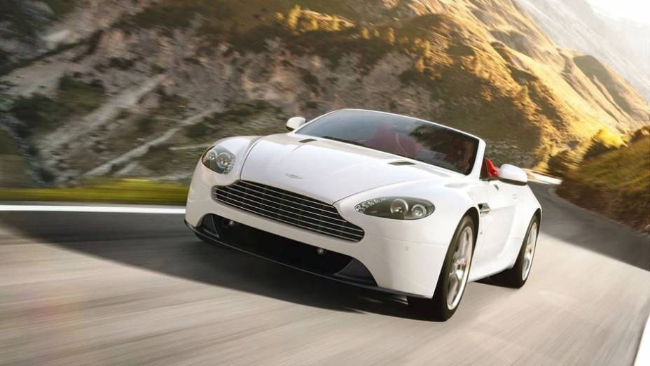 Versão de alta performance S entrega 430 cv | <a href="https://quatrorodas.abril.com.br/saloes/genebra/2012/aston-martin-v8-vantage-678482.shtml" rel="migration">Leia mais</a>