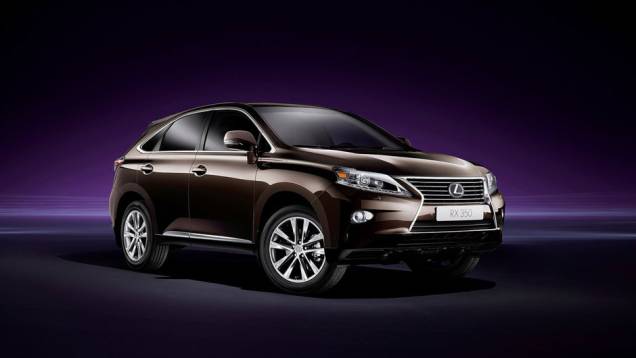 Crossover passou por uma leve reestilização | <a href="https://quatrorodas.abril.com.br/saloes/genebra/2012/lexus-rx-678808.shtml" rel="migration">Leia mais</a>