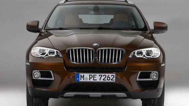 Novo conjunto de farois faz parte do pacote de melhorias | <a href="https://quatrorodas.abril.com.br/saloes/genebra/2012/bmw-x6-678572.shtml" rel="migration">Leia mais</a> Novo conjunto de farois faz parte do pacote de melhorias | <a href="https://quatrorodas.abril.com.br/saloes/genebra/2012/bmw-x6-678572.shtml" rel="migration">Leia mais</a>
