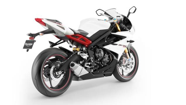 Triumph apresenta Daytona 675R no Brasil | <a href="https://quatrorodas.abril.com.br/moto/noticias/triumph-lanca-daytona-675r-street-triple-741449.shtml" rel="migration">Leia mais</a>