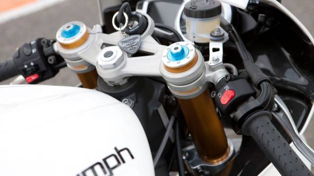 Agora ela é capaz de desenvolver até 128 cavalos de potência a 12.500 | <a href="https://quatrorodas.abril.com.br/moto/noticias/triumph-lanca-daytona-675r-street-triple-741449.shtml" rel="migration">Leia mais</a> Agora ela é capaz de desenvolver até 128 cavalos de potência a 12.500 | <a href="https://quatrorodas.abril.com.br/moto/noticias/triumph-lanca-daytona-675r-street-triple-741449.shtml" rel="migration">Leia mais</a>