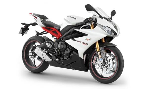 Triumph apresenta Daytona 675R no Brasil | <a href="https://quatrorodas.abril.com.br/moto/noticias/triumph-lanca-daytona-675r-street-triple-741449.shtml" rel="migration">Leia mais</a>