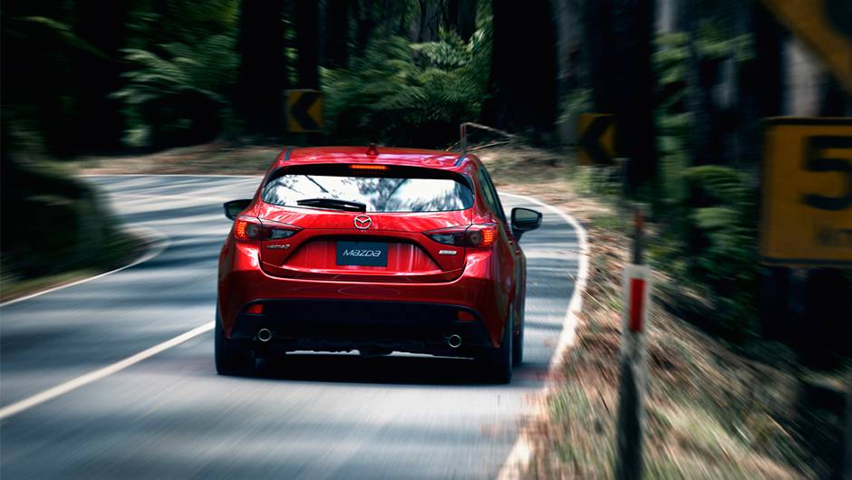 A altura &eacute; de 1,46m e a largura &eacute; de 1,80m | <a href="https://quatrorodas.abril.com.br/saloes/frankfurt/2013/mazda3-752102.shtml" rel="migration">Leia mais</a>