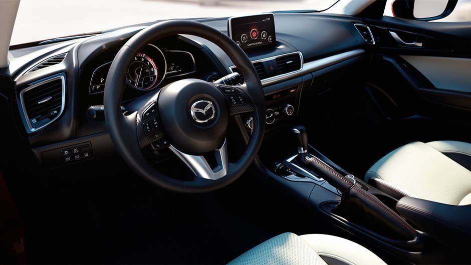 As duas variantes podem ser selecionadas com c&acirc;mbio manual de seis marchas ou c&acirc;mbio autom&aacute;tico de seis marchas | <a href="https://quatrorodas.abril.com.br/saloes/frankfurt/2013/mazda3-752102.shtml" rel="migration">Leia mais</a>