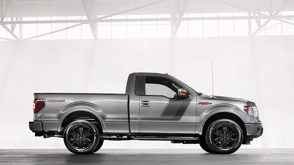 A linha 2014 da Ford F-150 contar&aacute; com uma vers&atilde;o Tremor | <a href="https://quatrorodas.abril.com.br/noticias/fabricantes/nova-ford-f-150-tera-versao-tremor-745213.shtml" rel="migration">Leia mais</a>
