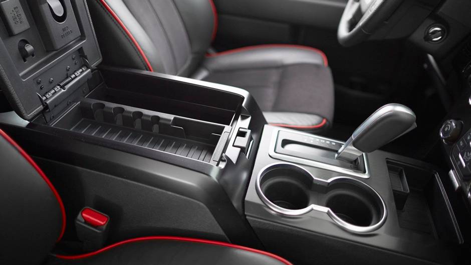 A vers&atilde;o ser&aacute; oferecida com op&ccedil;&atilde;o de tra&ccedil;&atilde;o traseira ou tra&ccedil;&atilde;o integral e eixo-traseiro otimizado | <a href="%20https://quatrorodas.abril.com.br/noticias/fabricantes/nova-ford-f-150-tera-versao-tremor-745213.shtml" rel="migration">Leia mais</a>