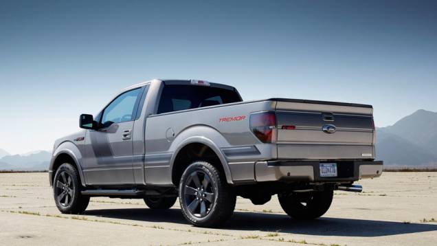Outros itens de série da picape serão o travamento eletrônico do diferencial, pacote FX Appearance... | <a href="%20https://quatrorodas.abril.com.br/noticias/fabricantes/nova-ford-f-150-tera-versao-tremor-745213.shtml" rel="migration">Leia mais</a> Outros itens de série da picape serão o travamento eletrônico do diferencial, pacote FX Appearance... | <a href="%20https://quatrorodas.abril.com.br/noticias/fabricantes/nova-ford-f-150-tera-versao-tremor-745213.shtml" rel="migration">Leia mais</a>
