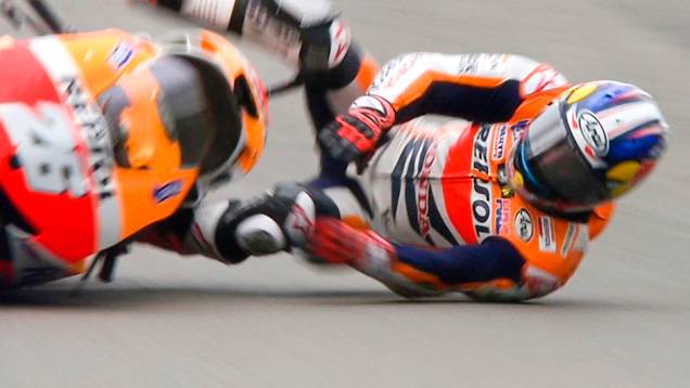 Queda de Dani Pedrosa | <a href="https://quatrorodas.abril.com.br/moto/noticias/motogp-crutchlow-conquista-pole-assen-745300.shtml" rel="migration">Leia mais</a> Queda de Dani Pedrosa | <a href="https://quatrorodas.abril.com.br/moto/noticias/motogp-crutchlow-conquista-pole-assen-745300.shtml" rel="migration">Leia mais</a>
