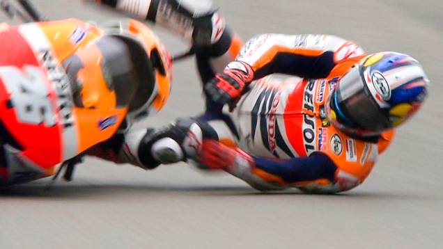 Queda de Dani Pedrosa | <a href="https://quatrorodas.abril.com.br/moto/noticias/motogp-crutchlow-conquista-pole-assen-745300.shtml" rel="migration">Leia mais</a>