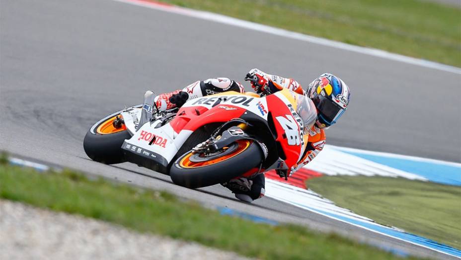 Dani Pedrosa largará em quinto lugar | <a href="https://quatrorodas.abril.com.br/moto/noticias/motogp-crutchlow-conquista-pole-assen-745300.shtml" rel="migration">Leia mais</a>