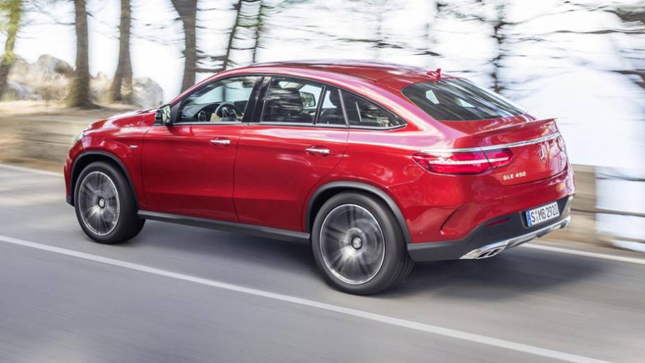 Objetivo é claro: bater a BMW X6 | <a href="https://quatrorodas.abril.com.br/noticias/fabricantes/mercedes-divulga-oficialmente-nova-gle-820013.shtml" rel="migration">Leia mais</a>