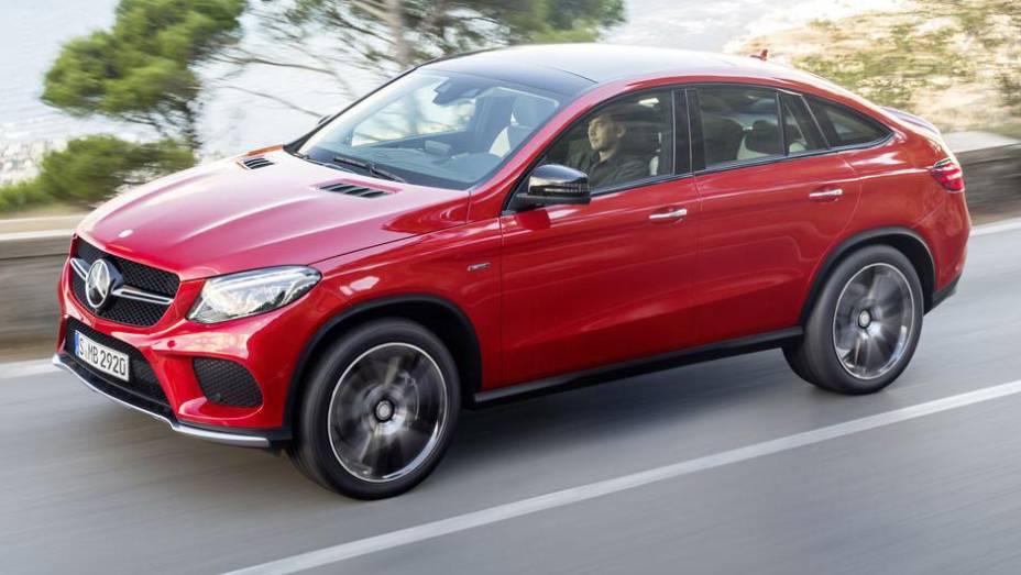 Pacote aerodinâmico AMG é completado por rodas de 21 polegadas | <a href="https://quatrorodas.abril.com.br/noticias/fabricantes/mercedes-divulga-oficialmente-nova-gle-820013.shtml" rel="migration">Leia mais</a>