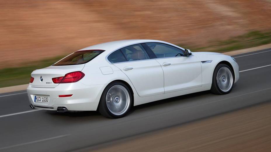 Série 6 não sofreu alterações técnicas | <a href="https://quatrorodas.abril.com.br/noticias/saloes/detroit-2015/bmw-apresenta-nova-familia-serie-6-820099.shtml" rel="migration">Leia mais</a>