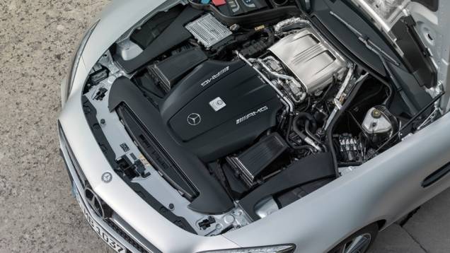 Sob o capô, o AMG GT é equipado com um novíssimo motor 4.0 V8 biturbo | <a href="https://quatrorodas.abril.com.br/noticias/saloes/paris-2014/mercedes-benz-revela-amg-gt-799359.shtml" rel="migration">Leia mais</a>