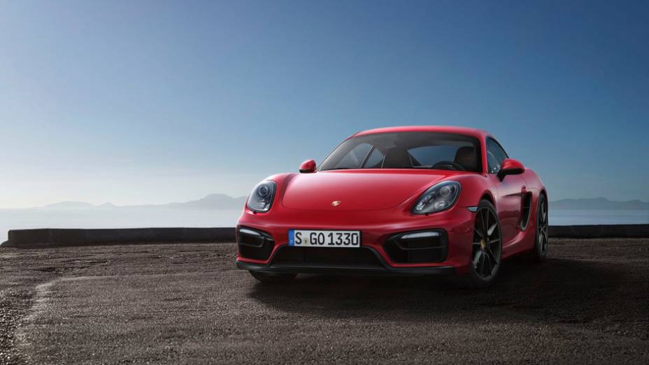 O modelo tem 340 cavalos de potência. | <a href="https://quatrorodas.abril.com.br/noticias/fabricantes/porsche-lanca-boxster-gts-cayman-gts-777156.shtml" rel="migration">Leia mais</a>