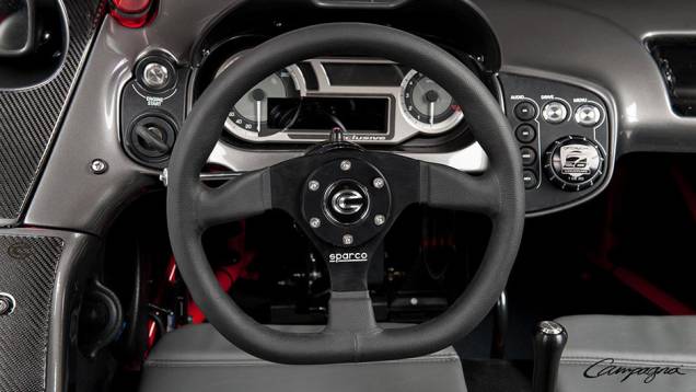 Volante esportivo é da Sparco | <a href="https://quatrorodas.abril.com.br//noticias/fabricantes/campagna-lanca-edicao-especial-t-rex-850025.shtml" target="_blank" rel="migration">Leia mais</a> Volante esportivo é da Sparco | <a href="https://quatrorodas.abril.com.br//noticias/fabricantes/campagna-lanca-edicao-especial-t-rex-850025.shtml" target="_blank" rel="migration">Leia mais</a>