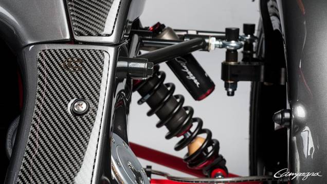 Detalhe da edição comemorativa do Campagna T-REX | <a href="https://quatrorodas.abril.com.br//noticias/fabricantes/campagna-lanca-edicao-especial-t-rex-850025.shtml" target="_blank" rel="migration">Leia mais</a> Detalhe da edição comemorativa do Campagna T-REX | <a href="https://quatrorodas.abril.com.br//noticias/fabricantes/campagna-lanca-edicao-especial-t-rex-850025.shtml" target="_blank" rel="migration">Leia mais</a>