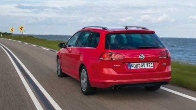 O motor da Golf Variant é o elogiado 1.4 TSI, que entrega 140 cv e chega aos 205 km/h | <a href="https://quatrorodas.abril.com.br/noticias/fabricantes/vw-lanca-golf-variant-868081.shtml" rel="migration">Leia mais</a>