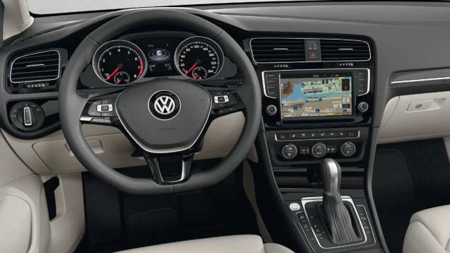 A generosa lista de opcionais da perua inclui piloto automático adaptativo, faróis com iluminação inteligente e assistência de estacionamento | <a href="https://quatrorodas.abril.com.br/noticias/fabricantes/vw-lanca-golf-variant-868081.shtml" rel="migration">Leia mais</a>